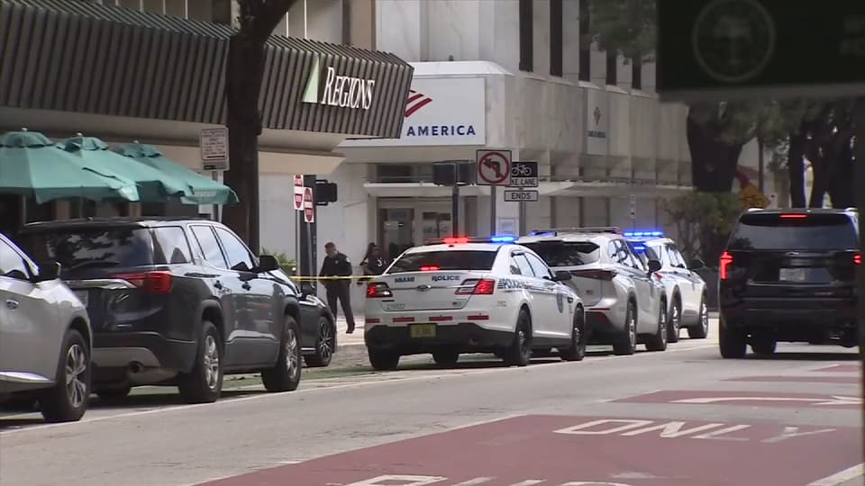 Police searching for bank robber on the loose in Miami