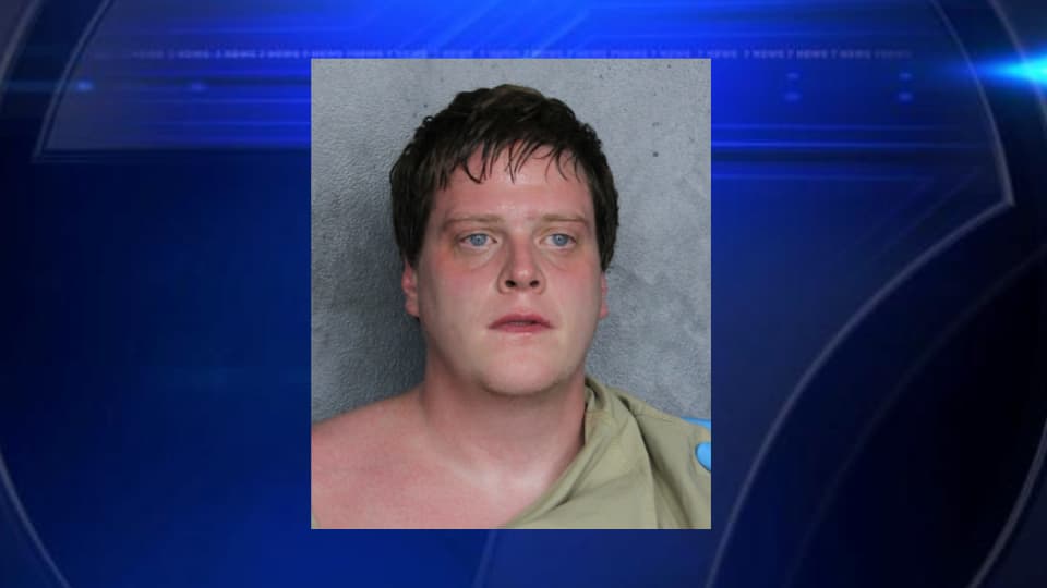 Intoxicated man arrested after telling federal officer ‘I got bombs’ at FLL, deputies say
